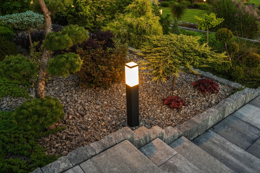 tips-for-enhancing-curb-appeal-with-outdoor-lighting